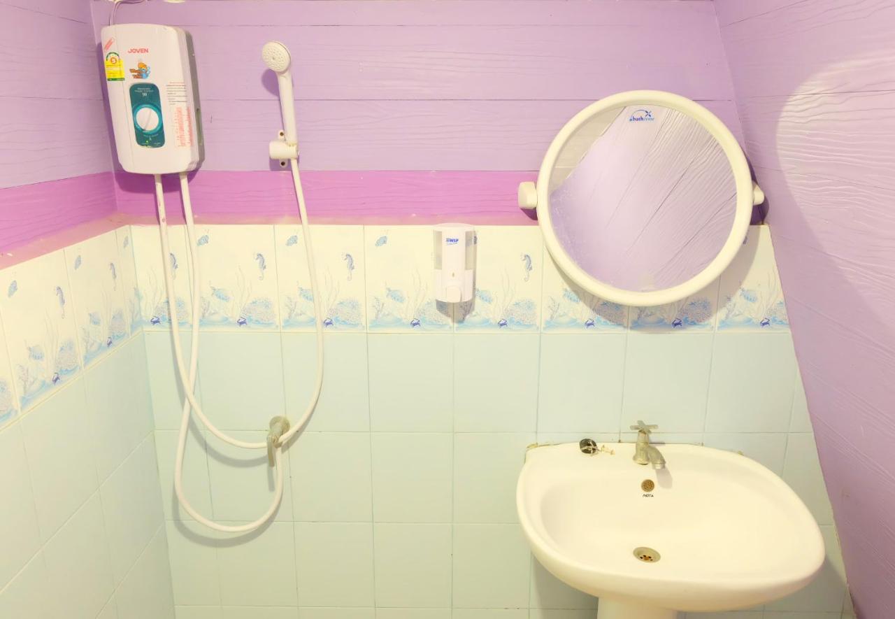 A Houses Homestay Накхонратчасіма Екстер'єр фото